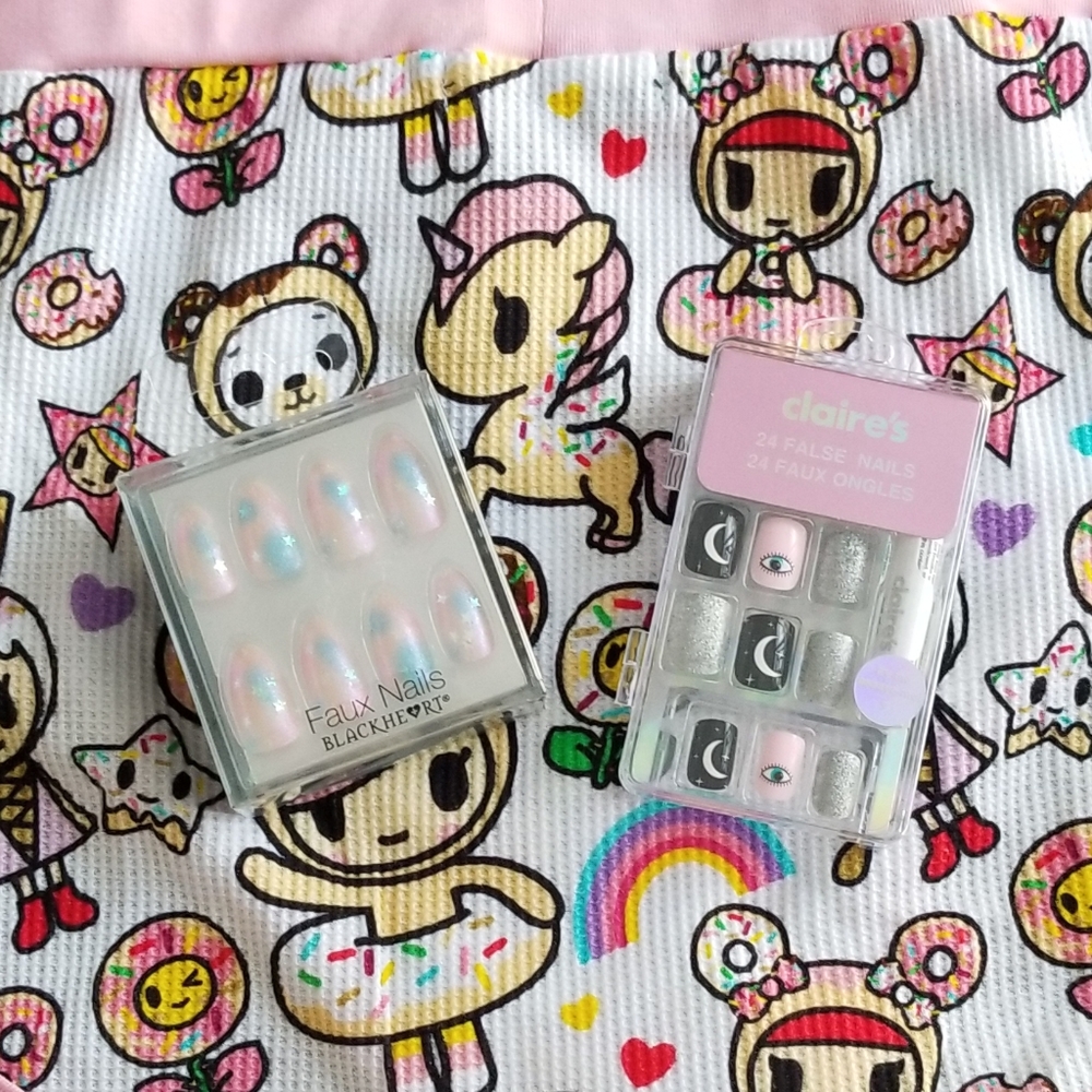 Faux nails glitter shimmer Claire's and BlackHeart